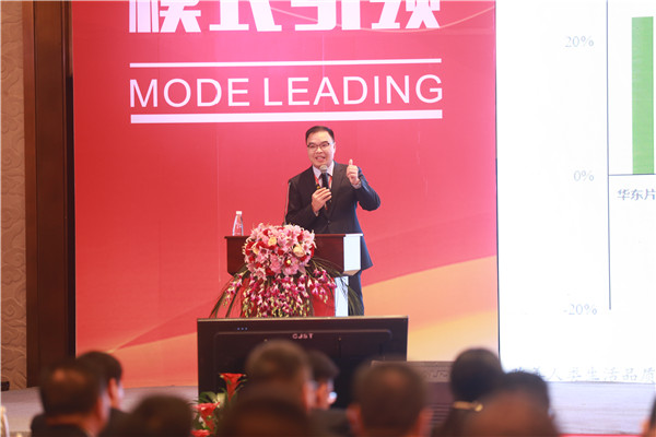 亚洲必赢股份总裁助理兼营销总监喻明波作主题报告.jpg