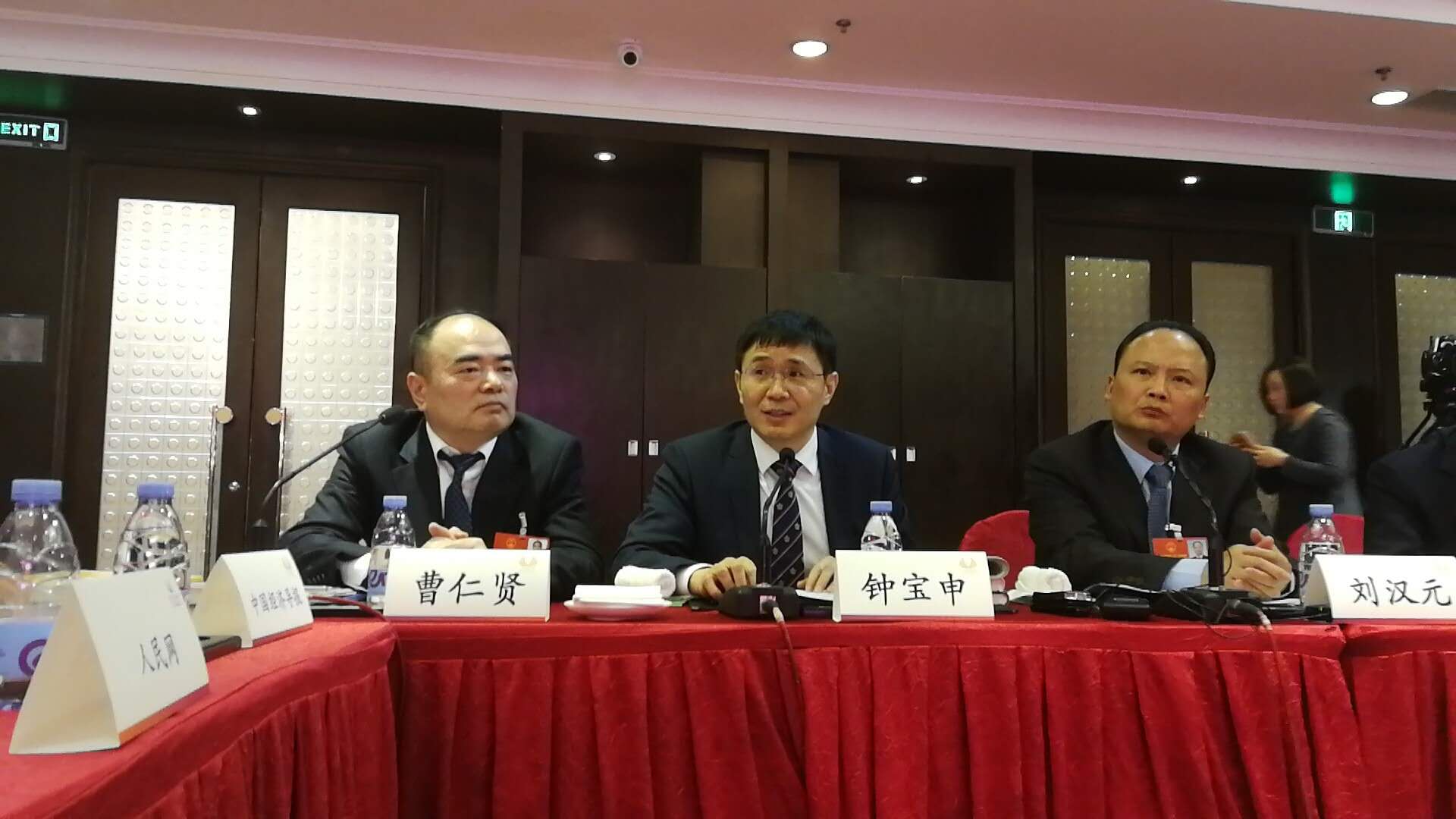 2aa31fcba60f42af6fce3bad04c41943