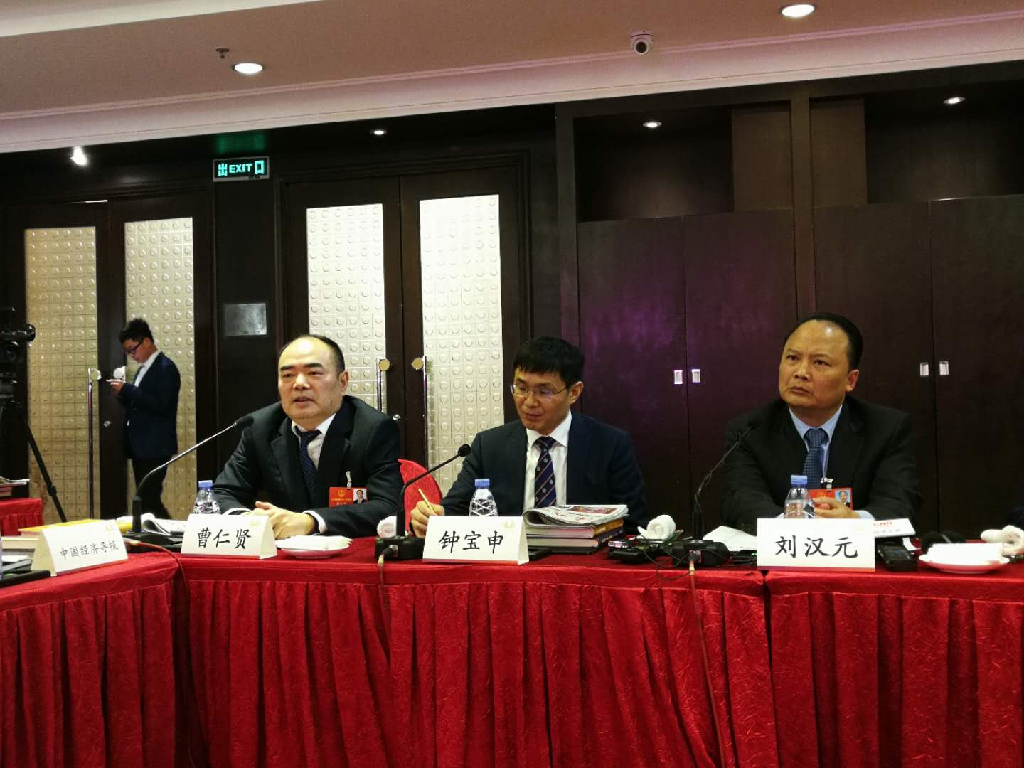 7c00b7da90558704226bdac143cab70f