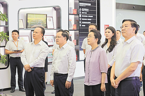 dc4e72d7414f3a83e32571be90fe16e2