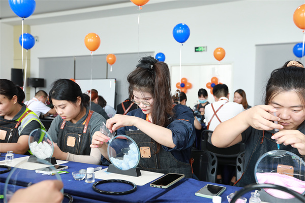 b1bec56e69bfcc7b190e3974d40b3c95