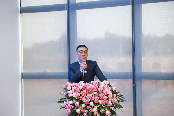 60815b1fc6d5579a3fcda4359b5bbcfe