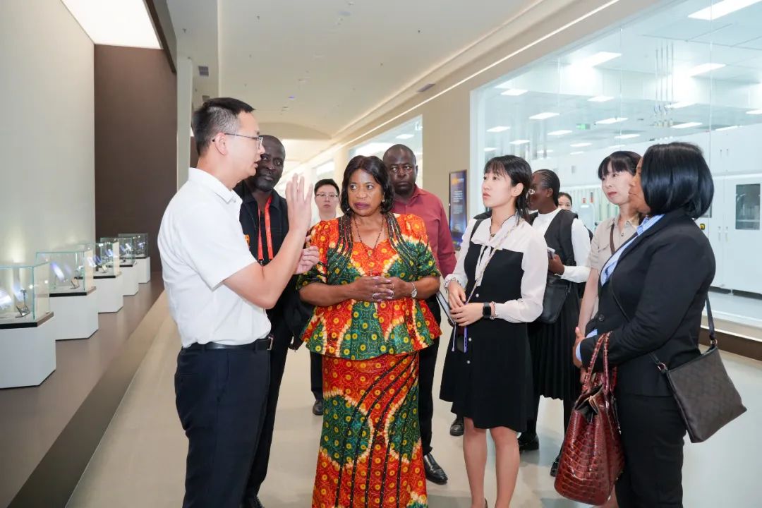 8845e15a4e396729f7bd18ae6df4c8ec