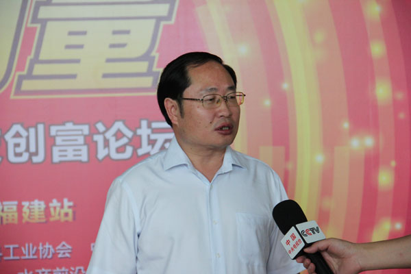 亚洲必赢股份总裁严虎接受中央电视台采访