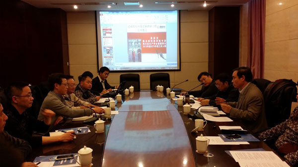 设施渔业工程研究所和农业部渔业局、、省水产局等向导座谈“365模式”之底排污、、网箱鱼体渗透物接纳手艺。