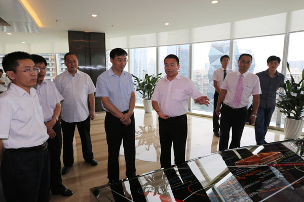 集团副总裁黄其刚陪同吴市长一行旅行亚洲必赢国际中心