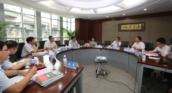 吴市长一行与集团向导举行座谈